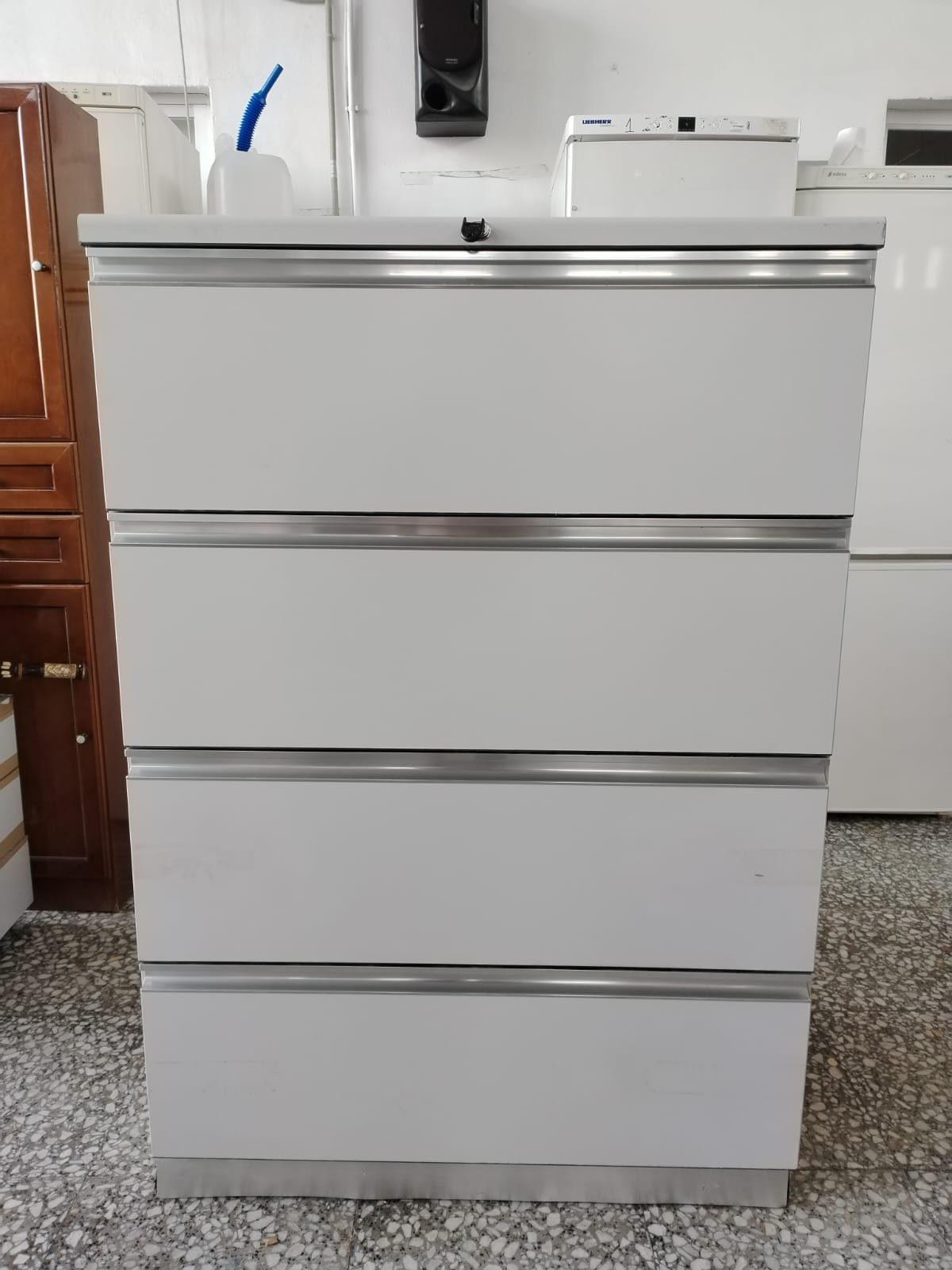 Archivador metálico de 4 cajones con suspensión - imagen 1