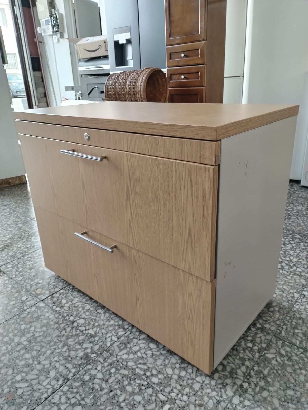 Archivador de oficina bajo de dos cajones con acabado madera clara